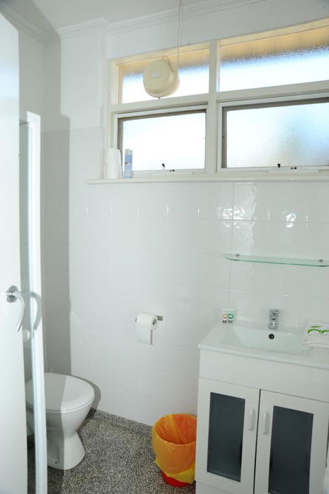 Glenelg Holiday Apartments-Ellis - Accommodation Gladstone 10