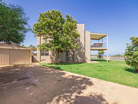 Pearl By The Sea - Accommodation Gladstone 12