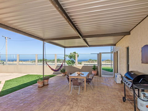 Pearl By The Sea - Accommodation Gladstone 11