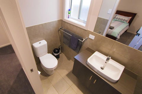 Serene Shores - Accommodation Gladstone 12
