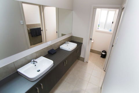Serene Shores - Accommodation Gladstone 8