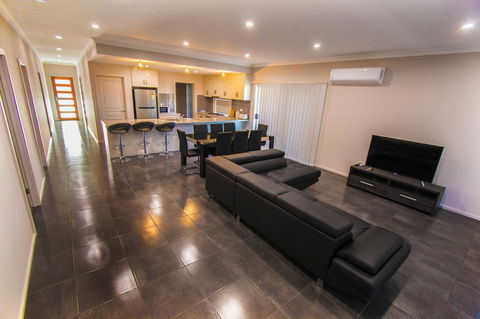 Serene Shores - Accommodation Gladstone 2