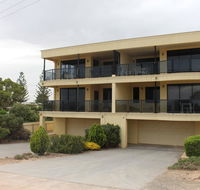 The Lighthouse - Beachfront Accommodation - Accommodation Gladstone