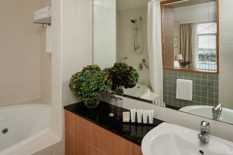 Rydges Newcastle - Accommodation Gladstone 15
