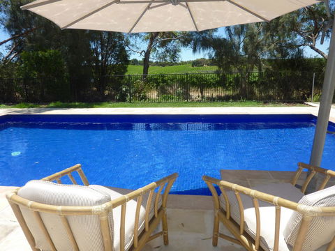 Amande Bed And Breakfast - Accommodation Gladstone 0