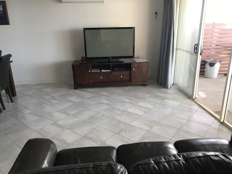 Beachside & Jetty View Apartment 6 - Captain\'s Apt - Accommodation Gladstone 34
