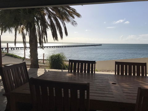 Beachside & Jetty View Apartment 6 - Captain\'s Apt - Accommodation Gladstone 0