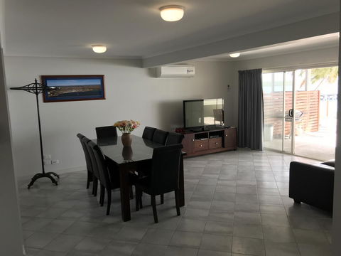 Beachside & Jetty View Apartment 6 - Captain\'s Apt - Accommodation Gladstone 27
