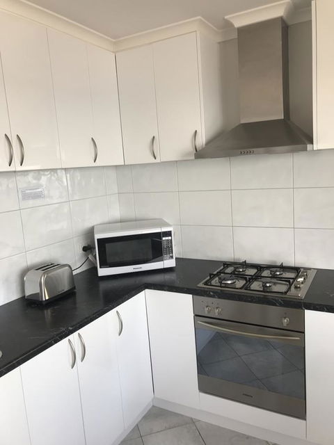 Beachside & Jetty View Apartment 6 - Captain\'s Apt - Accommodation Gladstone 5