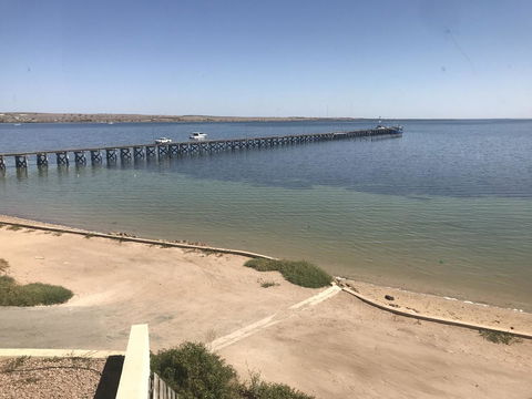 Beachside & Jetty View Apartment 6 - Captain\'s Apt - Accommodation Gladstone 2