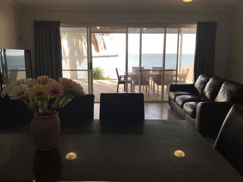Beachside & Jetty View Apartment 6 - Captain\'s Apt - Accommodation Gladstone 31