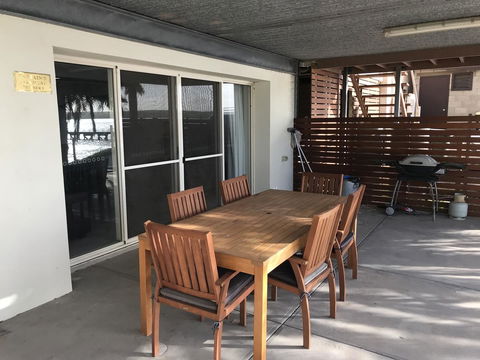 Beachside & Jetty View Apartment 6 - Captain\'s Apt - Accommodation Gladstone 38