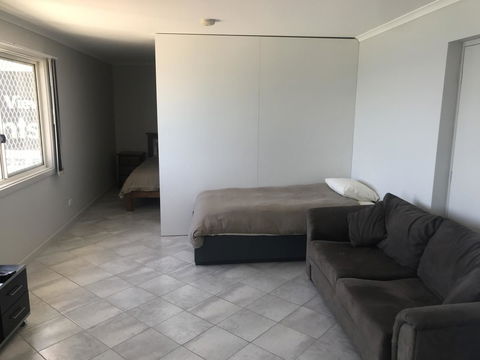 Beachside & Jetty View Apartment 6 - Captain\'s Apt - Accommodation Gladstone 1