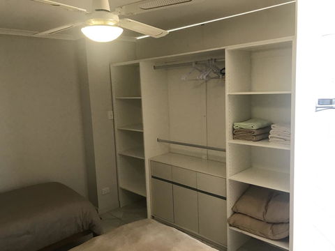 Beachside & Jetty View Apartment 6 - Captain\'s Apt - Accommodation Gladstone 3