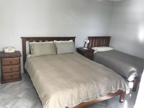 Beachside & Jetty View Apartment 6 - Captain\'s Apt - Accommodation Gladstone 25