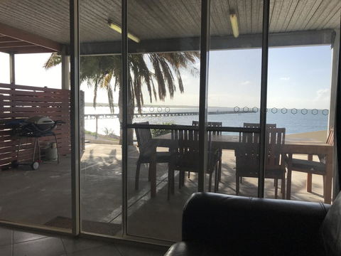 Beachside & Jetty View Apartment 6 - Captain\'s Apt - Accommodation Gladstone 36