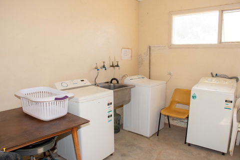 Kimba Units - Accommodation Gladstone 1