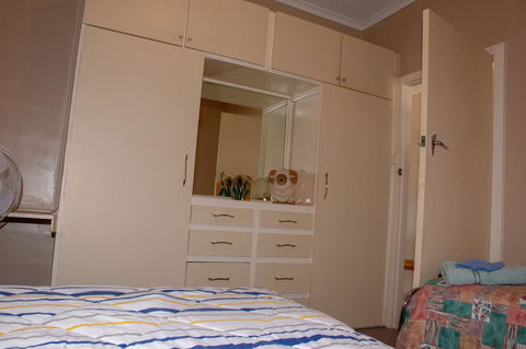 Kimba Units - Accommodation Gladstone 12