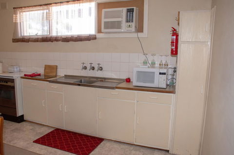 Kimba Units - Accommodation Gladstone 5