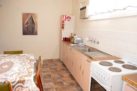 Kimba Units - Accommodation Gladstone 15