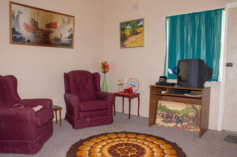 Kimba Units - Accommodation Gladstone 9