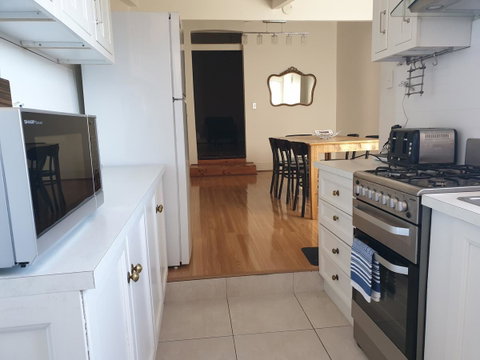 Hammond Apartments - Accommodation Gladstone 4