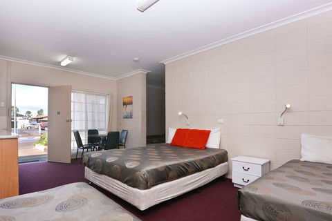 Motel Poinsettia - Accommodation Gladstone 21
