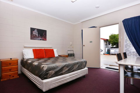 Motel Poinsettia - Accommodation Gladstone 3