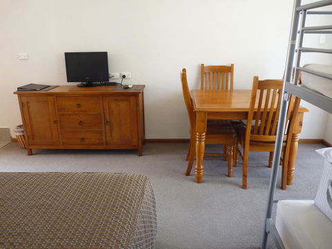 Coonawarra Motor Lodge - Accommodation Gladstone 12