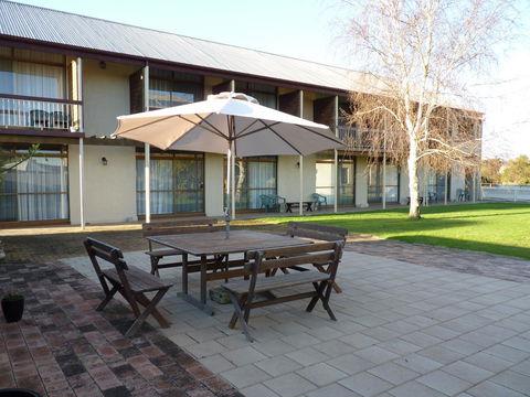 Coonawarra Motor Lodge - Accommodation Gladstone 3