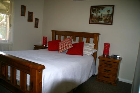 The Hakeas - Accommodation Gladstone 2