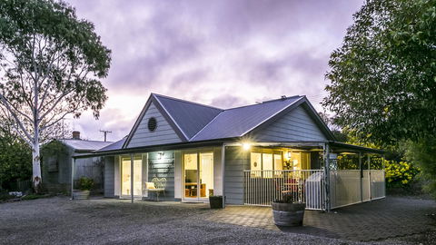 One Tree Bed And Breakfast - Accommodation Gladstone 0