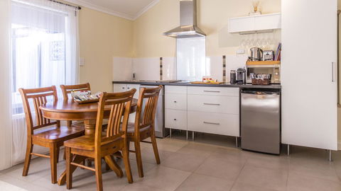 One Tree Bed And Breakfast - Accommodation Gladstone 18