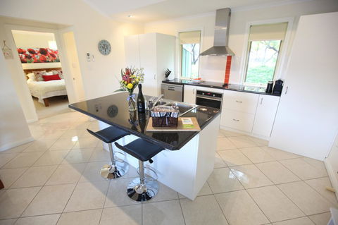 One Tree Bed And Breakfast - Accommodation Gladstone 8