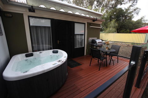 One Tree Bed And Breakfast - Accommodation Gladstone 13