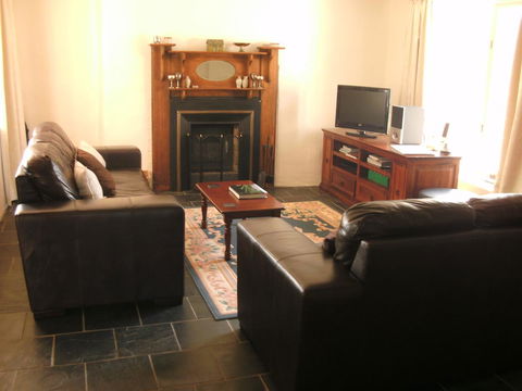 Peppermint Farm Cottage - Accommodation Gladstone 1