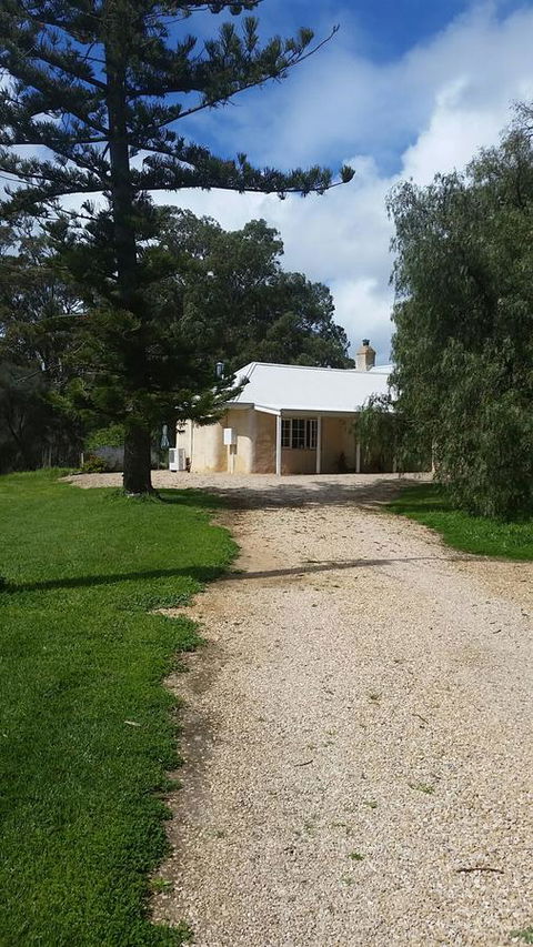 Peppermint Farm Cottage - Accommodation Gladstone 2
