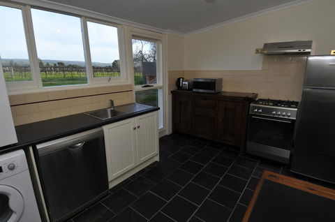 Peppermint Farm Cottage - Accommodation Gladstone 6