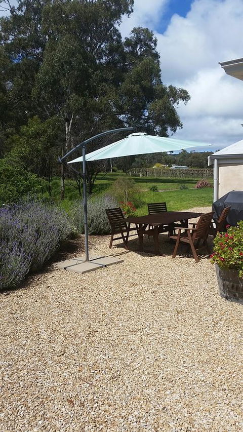 Peppermint Farm Cottage - Accommodation Gladstone 0