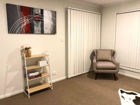 MODERN SPACIOUS 3 BR HOME - NEAR BEACH & AIRPORT - Accommodation Gladstone 6