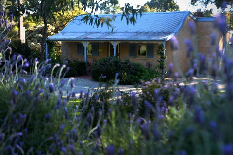 Donnybrook Cottages - Donnybrook - Accommodation Gladstone 0