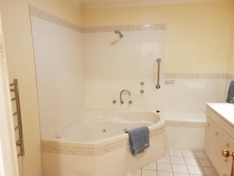 Donnybrook Cottages - Donnybrook - Accommodation Gladstone 10
