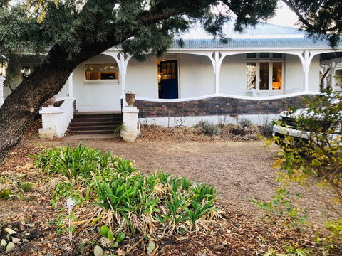 Belmore Cottage - Accommodation Gladstone 0