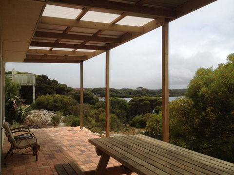 Camelot - Accommodation Gladstone 0
