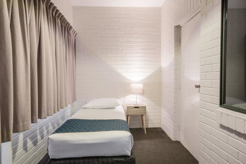 Greenways Apartments - Accommodation Gladstone 6