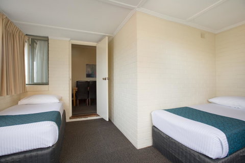 Greenways Apartments - Accommodation Gladstone 8