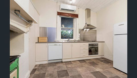 Treasured Memories Cottage - Accommodation Gladstone 10