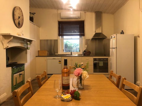 Treasured Memories Cottage - Accommodation Gladstone 18