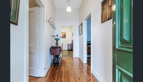 Treasured Memories Cottage - Accommodation Gladstone 7