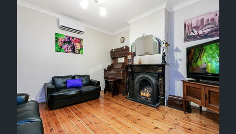 Treasured Memories Cottage - Accommodation Gladstone 5